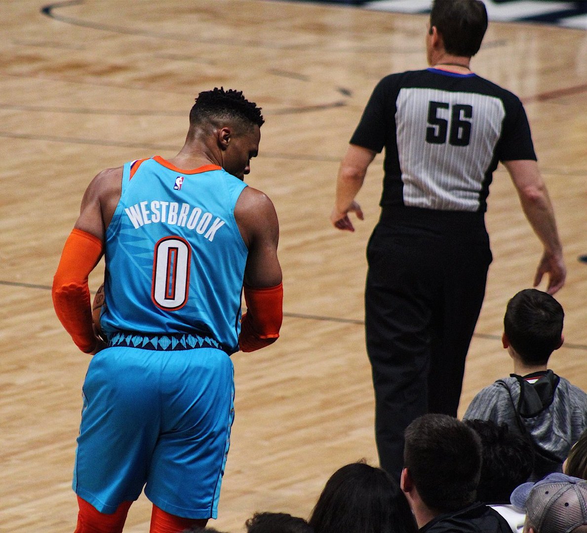 人在替补席，交易已完成！终于还是出局了！