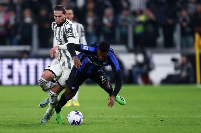 《上古卷轴5》玩家整花活 各种方法拯救主线被龙摔死士兵