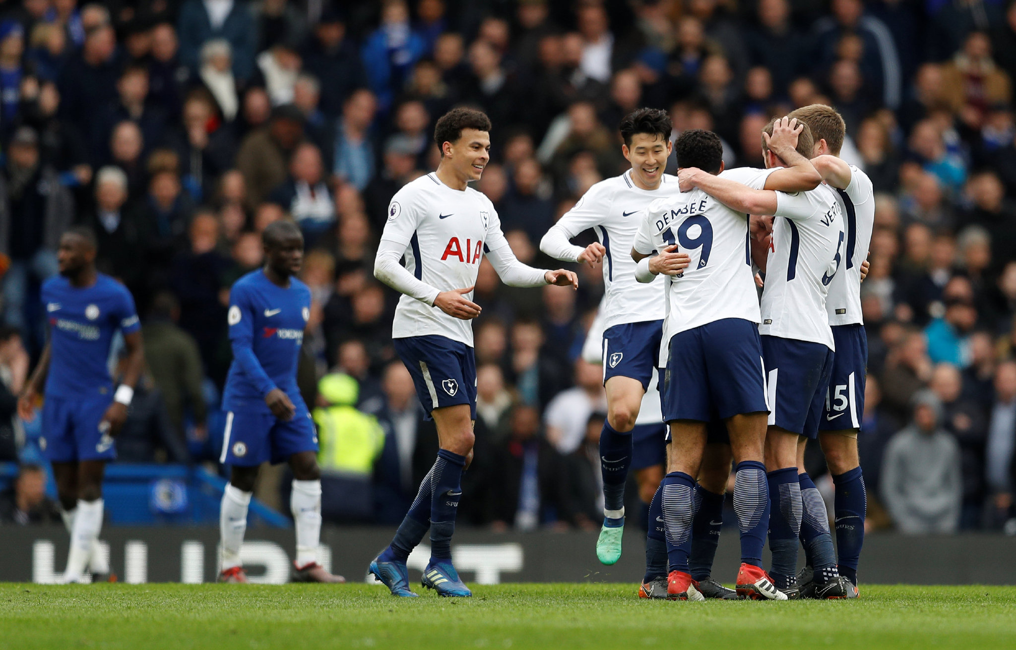 老佛爷脸疼？解雇阿隆索2天后，皇马创5年新耻！42岁新帅茫然插兜