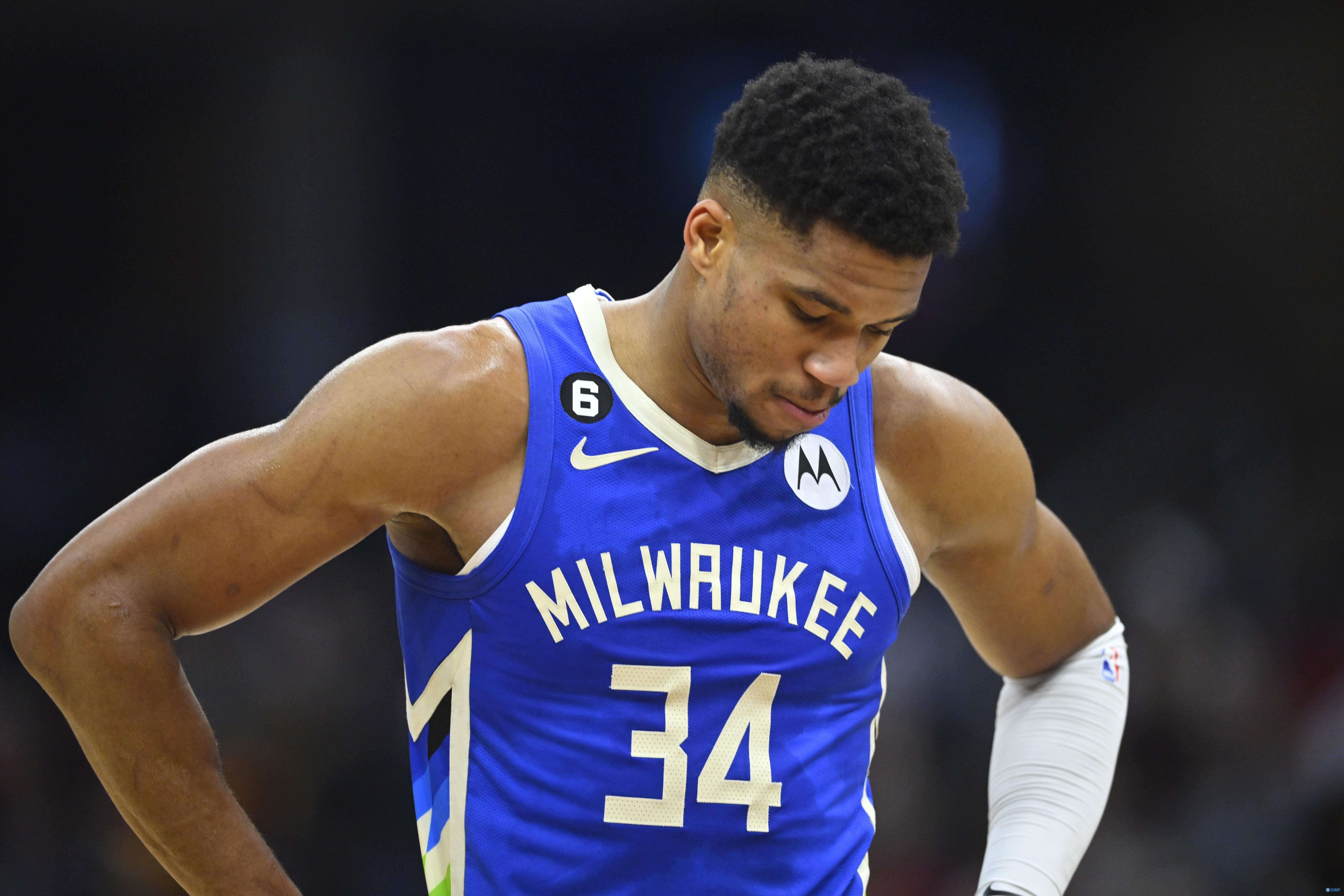 [NBA]伦纳德火力全开 外线三分手起刀落
